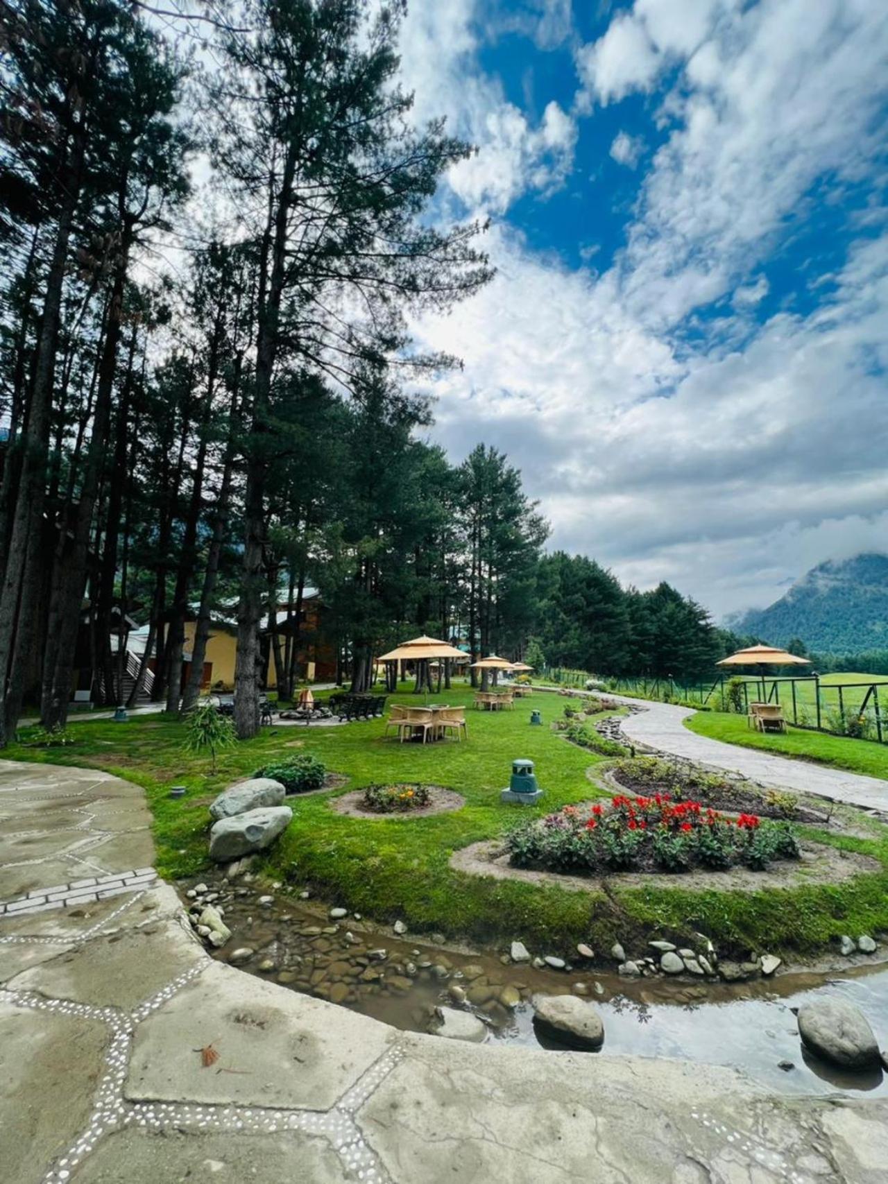 Radisson Golf Resort ปาฮาลกัม ภายนอก รูปภาพ