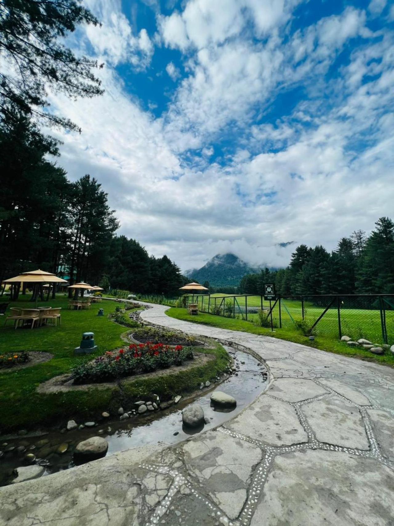 Radisson Golf Resort ปาฮาลกัม ภายนอก รูปภาพ